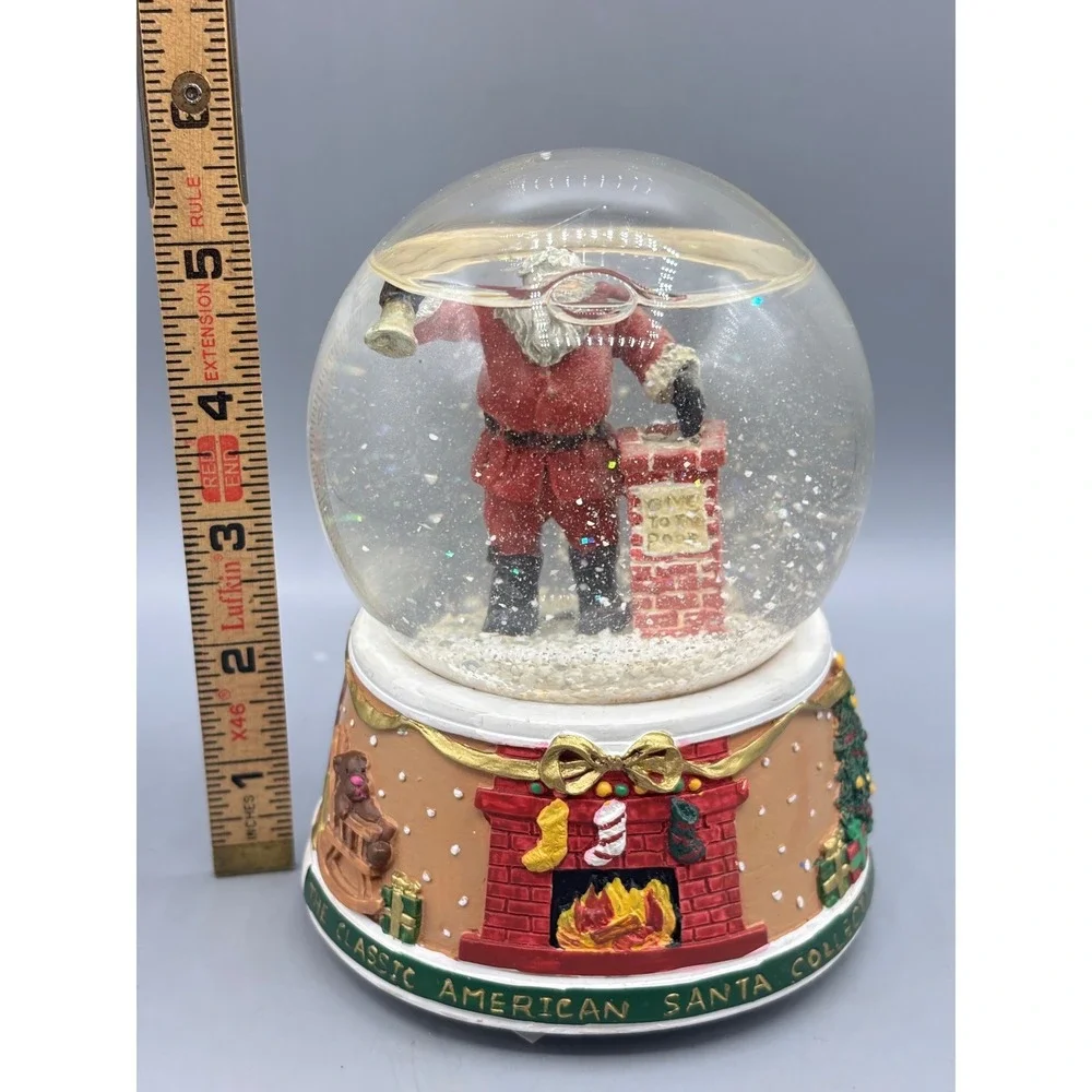 Classic American Santa Collection Musical Snow Globe Fireplace‎ Christmas Scene